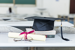 春招“黄金档”来袭：应届生看重落户政策 有企业招聘人数增五成