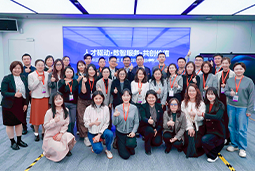 走进标杆现场，共探AI转型——JDPAY钱包官网国际携手企业高管参访埃森哲智能运营中心